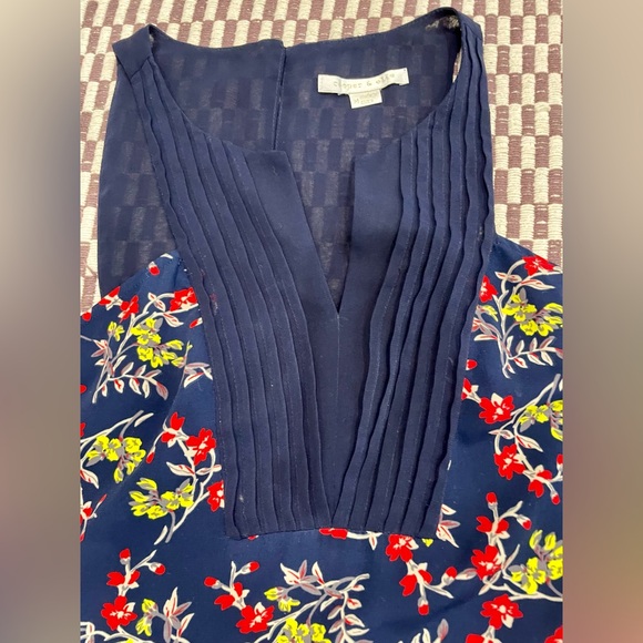 COOPER & ELLA navy floral top Medium - Picture 2 of 7